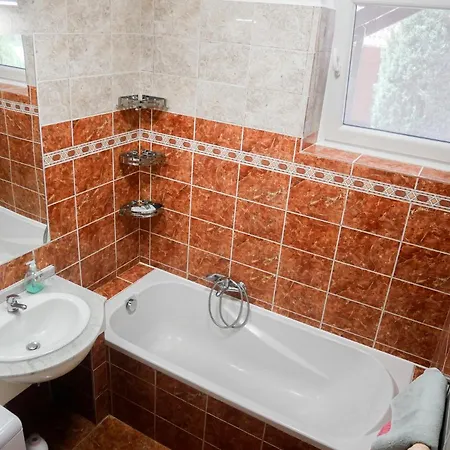 Tenisz Vendeghaz Apartment Ordacsehi