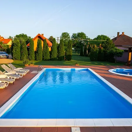 Lägenhet Tenisz Vendeghaz