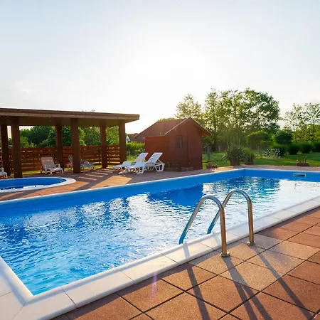 Lägenhet Tenisz Vendeghaz